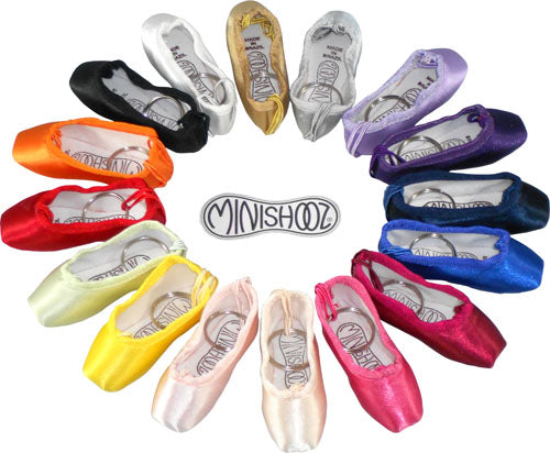 Llavero mini zapatilla punta